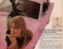 Ford-Mustang-Huulipuna-pinkki-vari-naisille