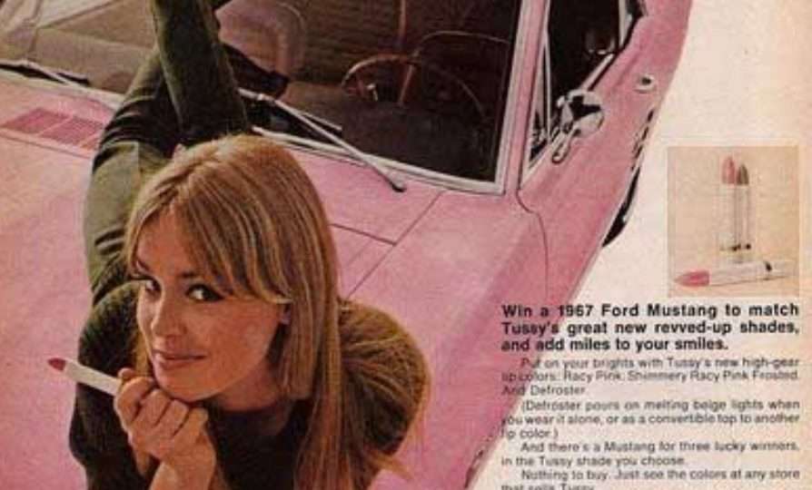 Ford-Mustang-Huulipuna-pinkki-vari-naisille
