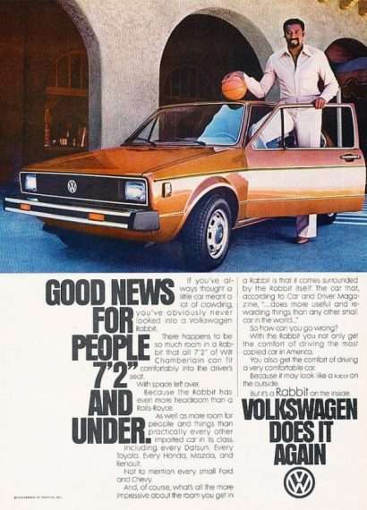 VW Golf ja tilaa on vaikka koripalloilijalle